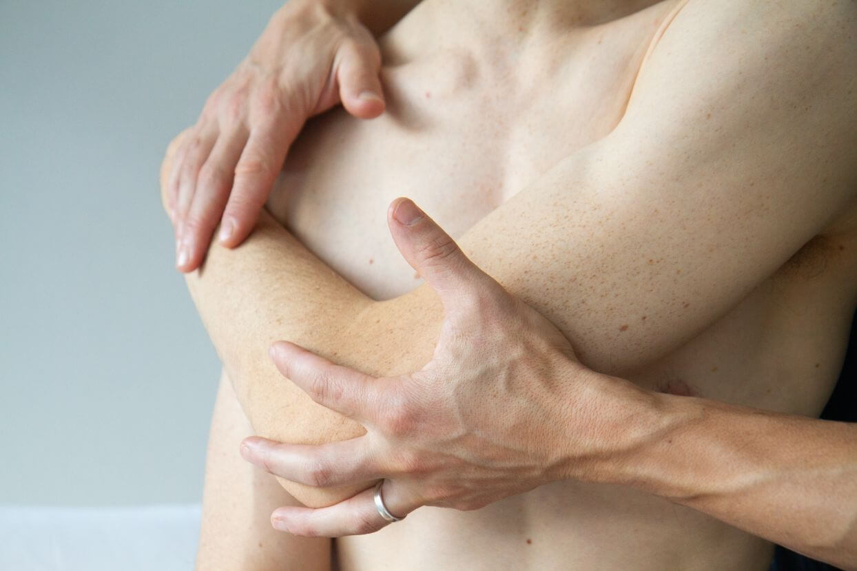 Photo to physiothérapeute avec client