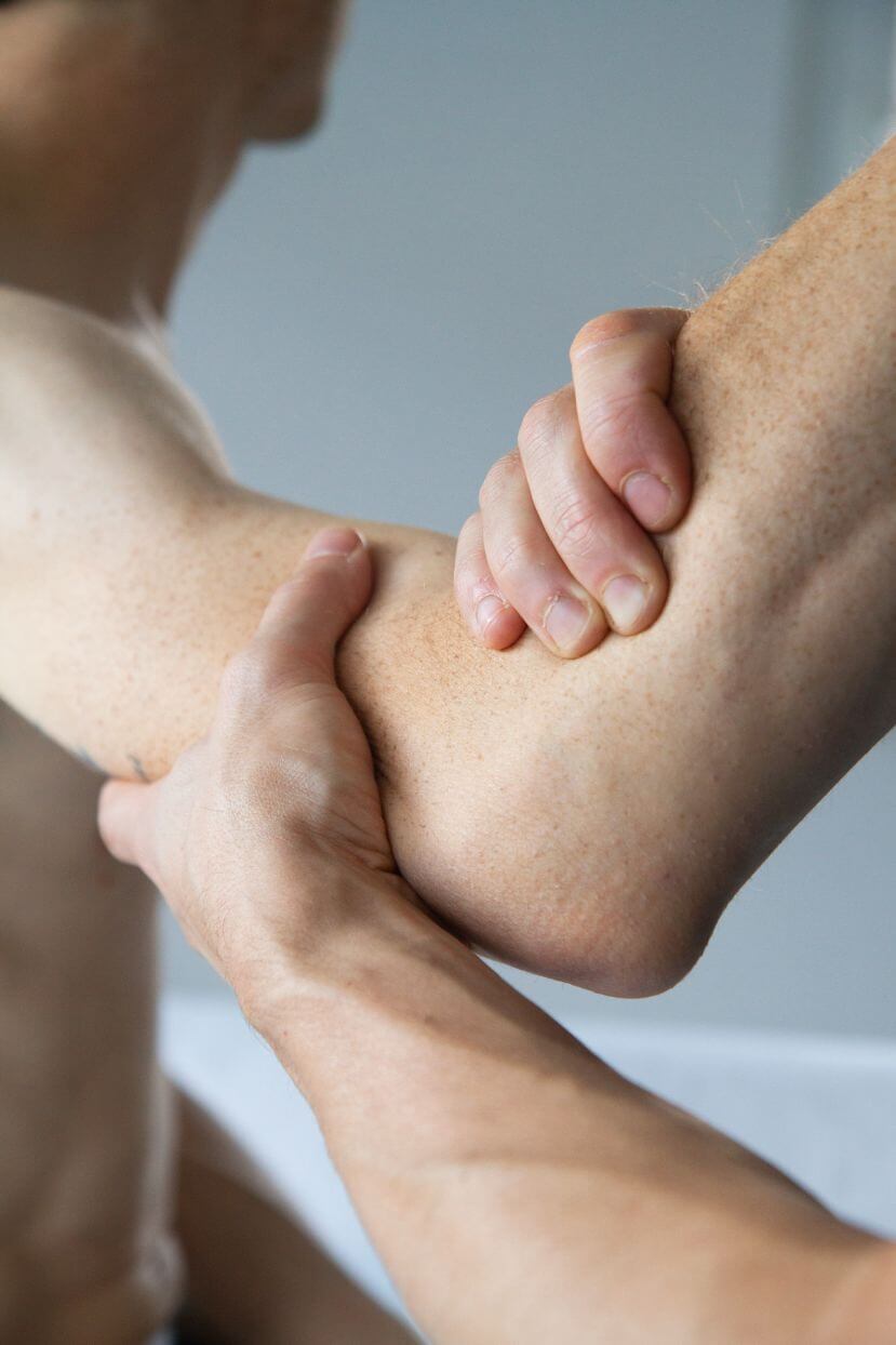 Photo to physiothérapeute avec client